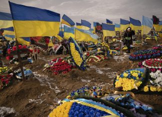 UŽASAVAJUĆA SCENA NA VOJNOM GROBLJU U HARKOVU: Došao posle godinu dana i nije verovao šta vidi SNIMAK GOVORI SAM ZA SEBE (VIDEO)