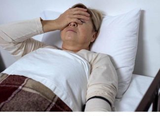 Ako se budite s glavoboljom – OVO SU MOGUĆI RAZLOZI: Da li vam se ovo dešava čim otvorite oči?