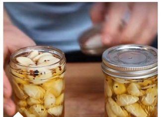 STARI NARODNI RECEPT OD KOJEG ĆETE PUCATI OD ZDRAVLJA: PRIPREMITE BIJELI LUK BAŠ OVAKO I JEDITE PO ČEN SVAKOG DANA! JAČA IMUNITET, I ŠTITI OD MNOGIH BOLESTI