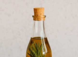 RAKIJA OD RUŽMARINA: Ubacite biljku u rakiju i dobićete ljekoviti napitak za upale i reumu…