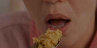 Žene starije od 50 godina ovu namirnicu treba da jedu svaki dan: Usporava starenje, pomaže u gubitku težine i jača zdravlje