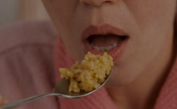 Žene starije od 50 godina ovu namirnicu treba da jedu svaki dan: Usporava starenje, pomaže u gubitku težine i jača zdravlje