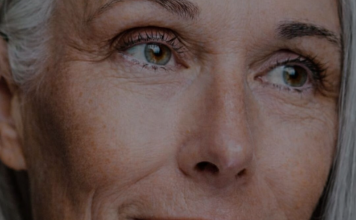 Čuveni pisac tvrdi: „Žena počinje da stari kad počne da sakriva ove 2 stvari“