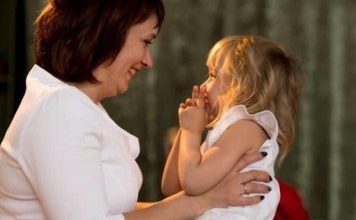 Dijete koje nije imalo dovoljno majčinske ljubavi u životu razvija 10 loših osobina- 1 JE NAJG0RA..