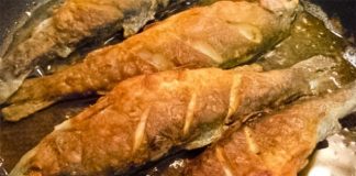 Kuhari ribu ne stavljaju u brašno, UVALJAJU JE U OVU NAMIRNICU: Ulje nikad ne prska, a ukus je bolji 10 puta