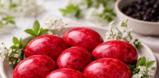 Na OVAJ NAČIN Ruskinje dobijaju NAJLEPŠE CRVENE NIJANSE I EFEKAT MERMERA: Uskršnja jaja izgledaju nestvarno, a tehnika je potpuno prirodna