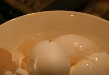 Ljuske od jaja ne bacajte: Pomiješajte ih sa sirćetom i napravite korisnu smjesu za dom