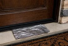 Komad aluminijumske folije stavite ispred kućnih vrata: Preko noći riješićete se velikog problema