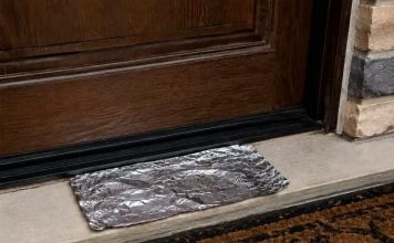 Komad aluminijumske folije stavite ispred kućnih vrata: Preko noći riješićete se velikog problema