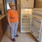 Snaja je od svekrve pozajmila 5.000 dolara i mesecima ćutala: Za porodičnim stolom dočekao ju je advokat